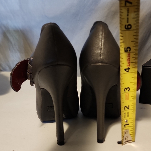 Madeline NWT Gray Stiletto Heels with and Strap - Picture 4 of 6